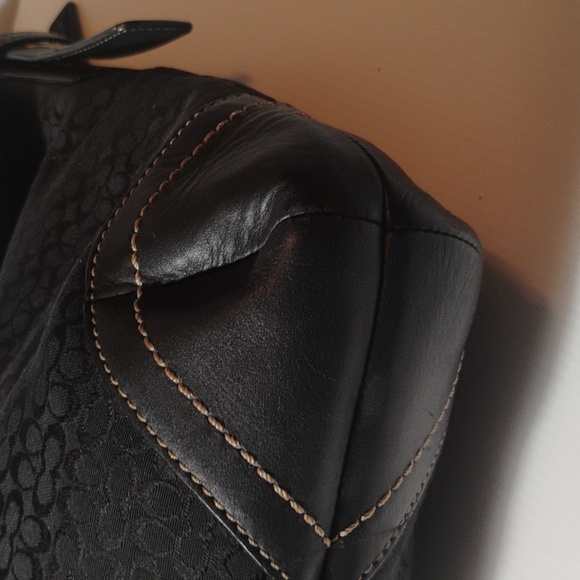 Coach Vintage Leather/Suede
Western Hobo In Great Condition
F11405 - Picture 6 of 13